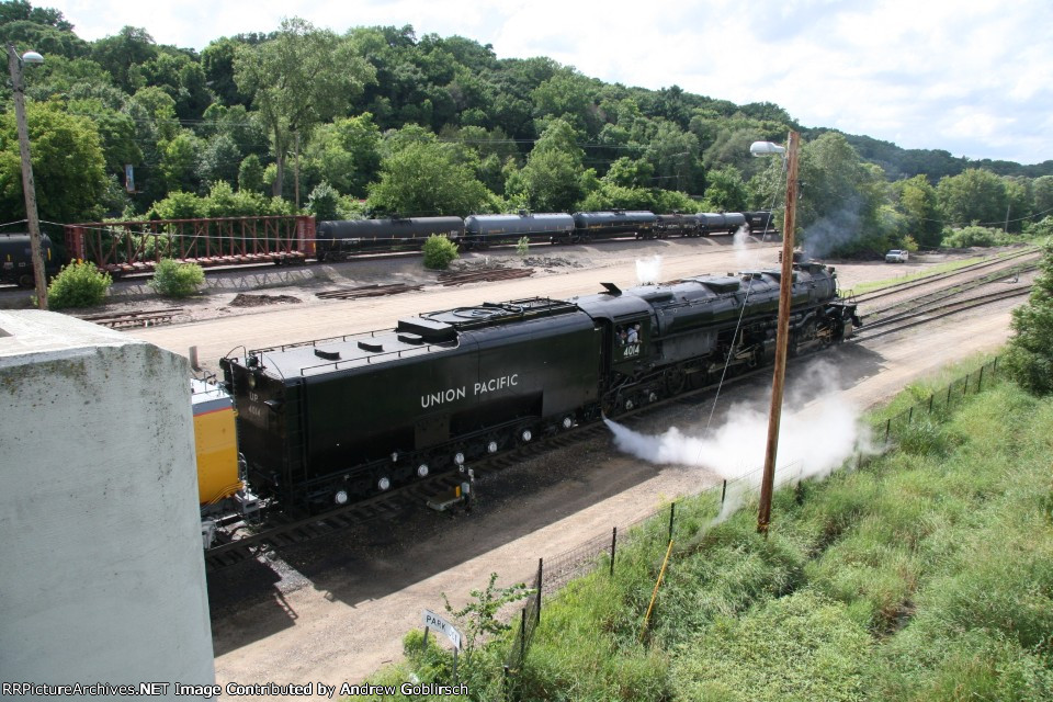 UP 4014, IANR 624258 + 7 Tank Cars